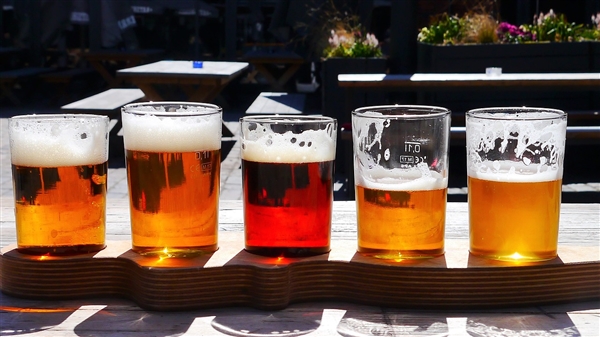 报告称年轻人越来越不爱喝酒：无醇啤酒成新趋势 你喝过吗