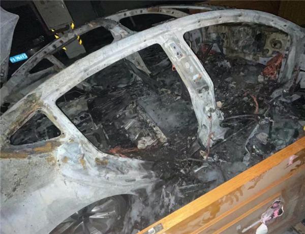 特斯拉Model 3起火殃及宝马新车 车主索赔法院如此判决