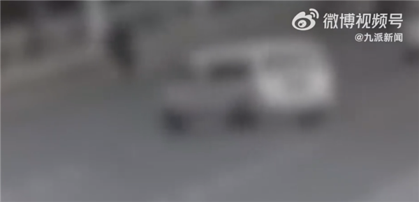 00后网红马若松遇车祸身亡监控曝光：面包车双实线掉头致追尾