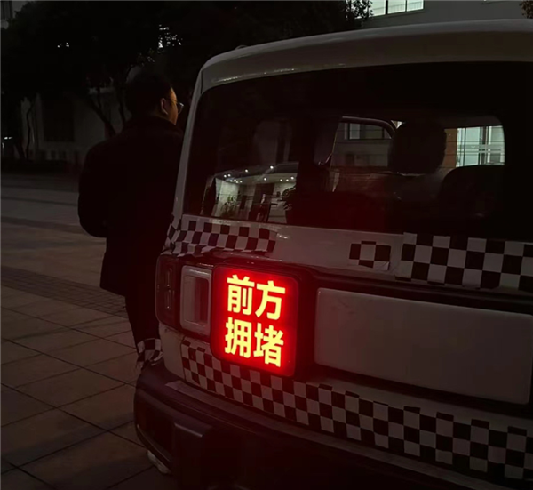 五菱会玩！城市玩乐潮品SUV悦也“小书包”是块屏：可自定义内容