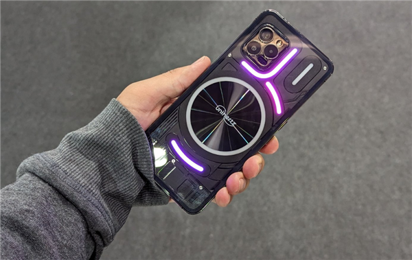 网红手机Nothing Phone“低配版”：Unihertz Luna手机现身MWC