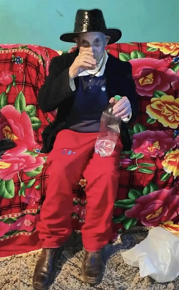 127岁！世界上最长寿男子去世 一生喜欢喝酒