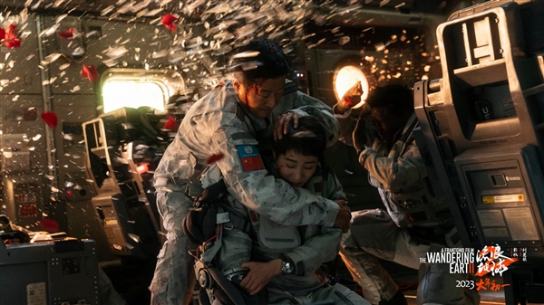 冲击《阿凡达2》！《流浪地球2》新预告/海报发布：吴京刘德华齐亮相