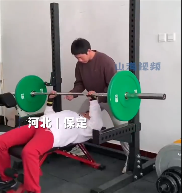 90后程序员辞职带妈妈锻炼 半年瘦20斤:血压血脂好多了