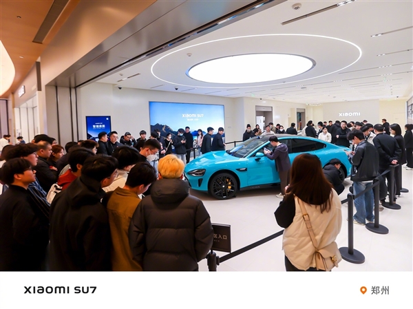 小米SU7展车到店 全国29城掀起围观潮：现场热度爆棚
