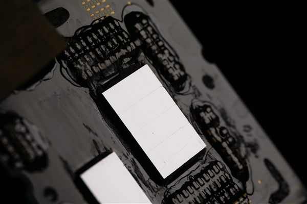 锐龙7 7800X3D开盖“果奔”:60秒后 惨烈一幕出现