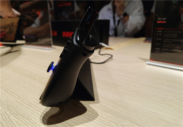 壹号本X1mini三合一电脑发布：锐龙7 8840U处理器 5699元起