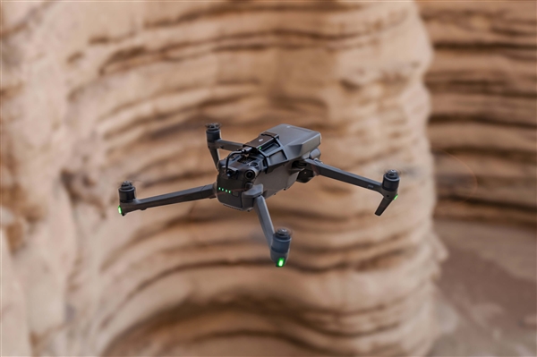顶配31688元！大疆发布DJI Mavic 3 Pro：无人机第一次上三摄 哈苏坐镇