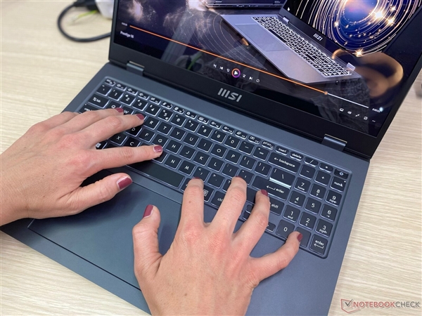 神奇的16核心22线程!全球第一台Intel 14代酷睿笔记本亮相