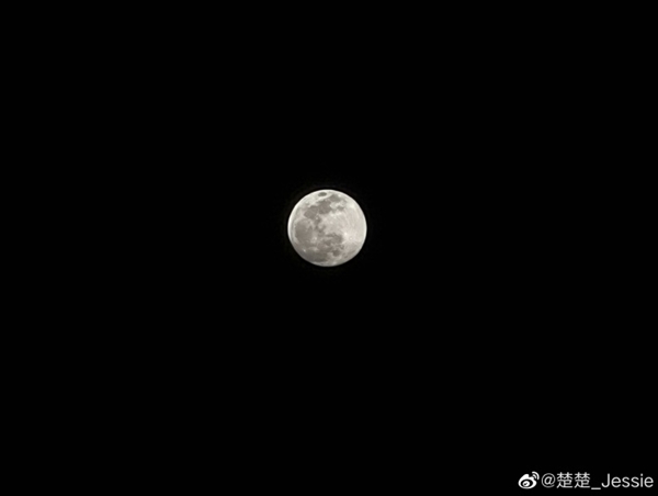 真我11系列拍摄样张首秀:长焦恐怖 可见月亮纹理