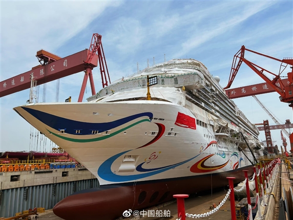 我国首艘国产大型邮轮即将于6月6日出坞：24层楼高 取名“魔都”