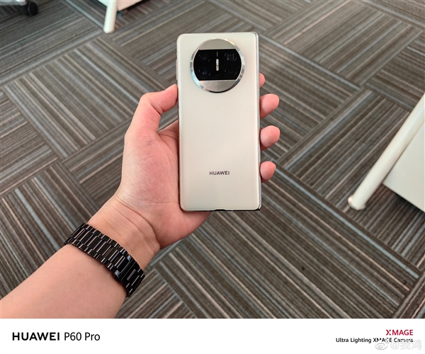 比iPhone更轻的折叠屏!华为Mate X3成抢手货:第三方店铺有溢价