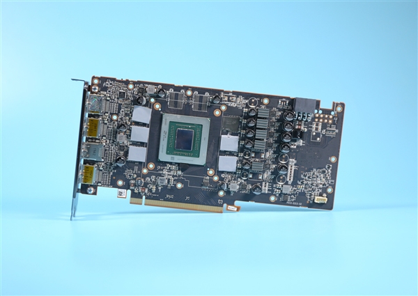 高手魔改RX 5600 XT 显存翻倍变12GB:一跑分 奇迹出现!