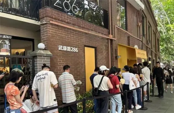 上海LV帆布袋已被炒至700元！媒体称又蠢又穷又虚荣 但依然被疯抢