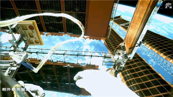 神舟十七号航天员首次出舱 全程视频回顾：航天员如何修太阳翼
