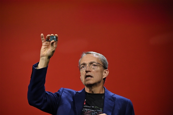 Intel CEO基辛格：摩尔定律确实变慢了 但没死！