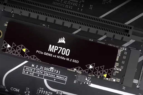 PCIe 5.0 SSD去掉散热器后杯具了!写速跌成狗、电脑黑屏