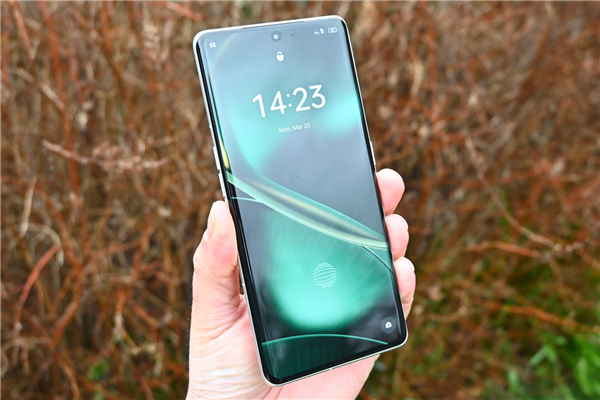 十年果粉换OPPO Find X6 Pro后直呼惊艳：果断把iPhone 14 Pro挂闲鱼卖掉