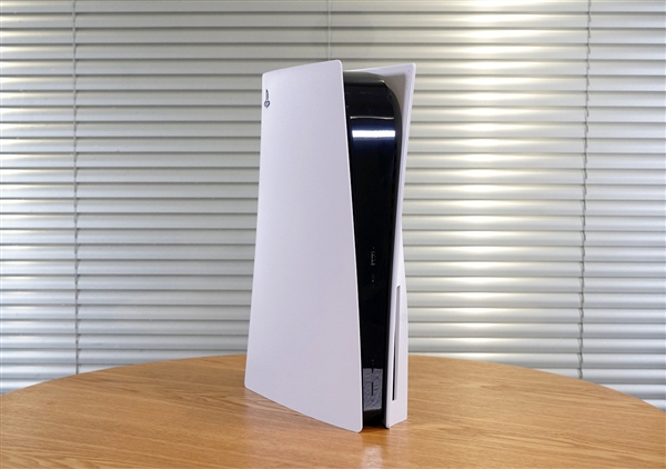 果然来了！电商偷跑索尼PS5 Slim游戏机：新外观 更轻薄