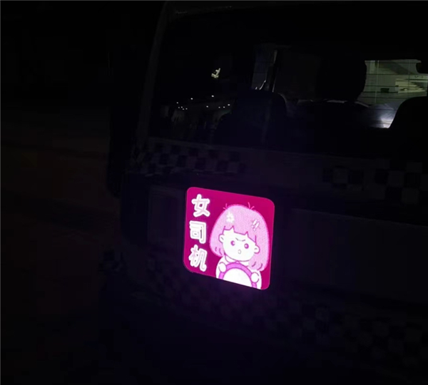 五菱会玩！城市玩乐潮品SUV悦也“小书包”是块屏：可自定义内容