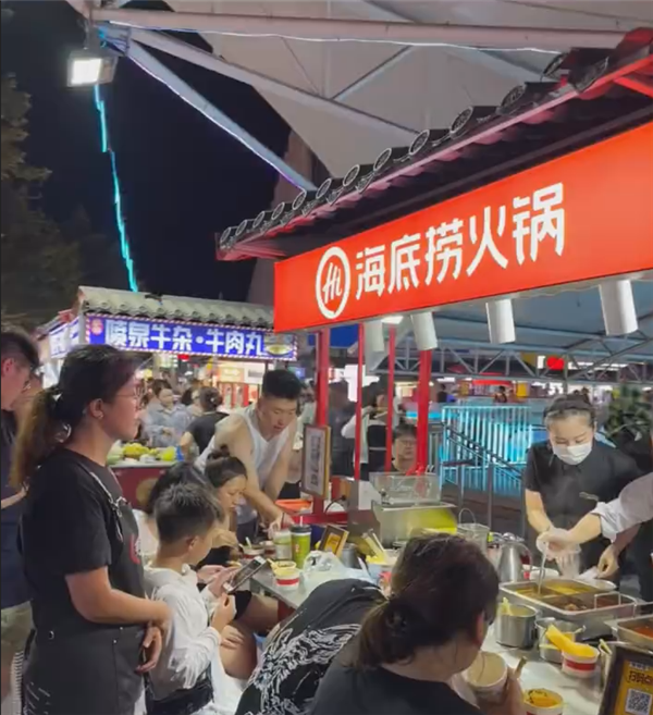 海底捞都开始夜市摆摊了！小吃摊、火锅店都沉默了