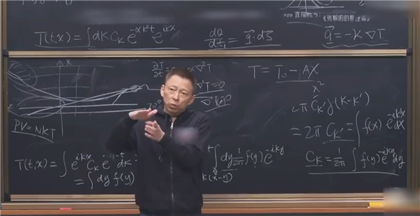 为啥同温度铁棍比木棍摸着凉?张朝阳物理硬核科普:满满一黑板公式