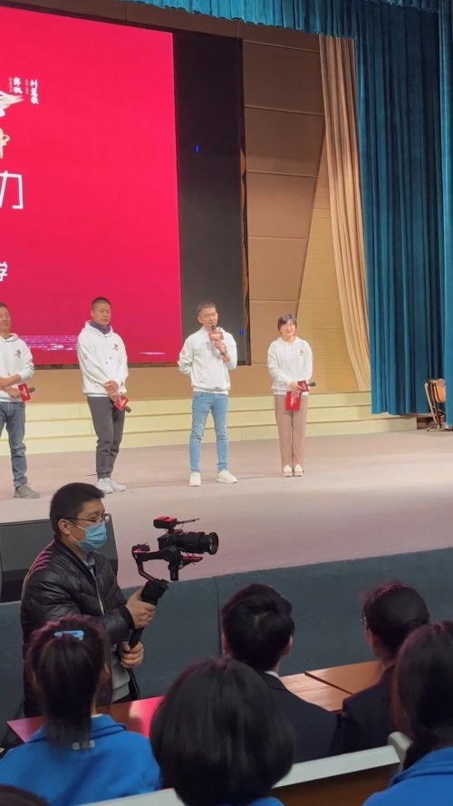 《流浪地球2》导演郭帆让学生们不要用ChatGPT写作业:老师分辨不出来