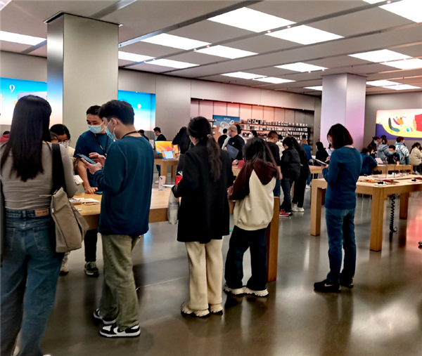 今日起苹果正式涨价！iPhone手机换电池贵169元