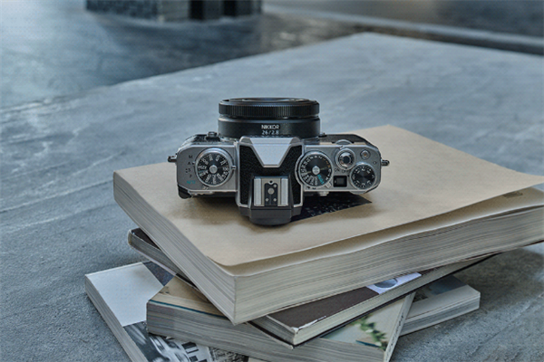 3599元 尼康发布尼克尔Z 26mm f/2.8:饼干镜头纤薄轻便