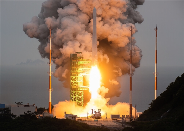 尴尬!韩国自研火箭发射未能圆满成功:1颗卫星没了