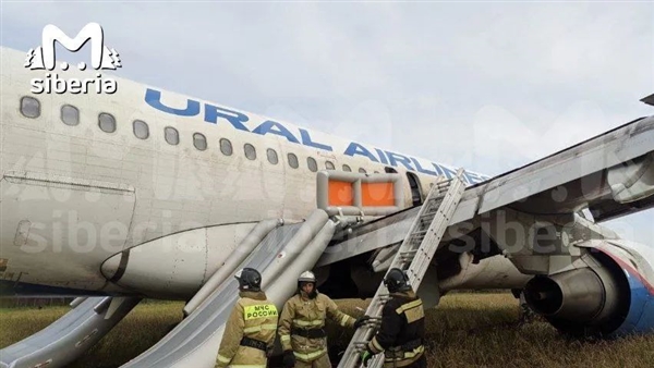 载有170人的空客A320客机突发故障：成功迫降野外田野 0伤亡
