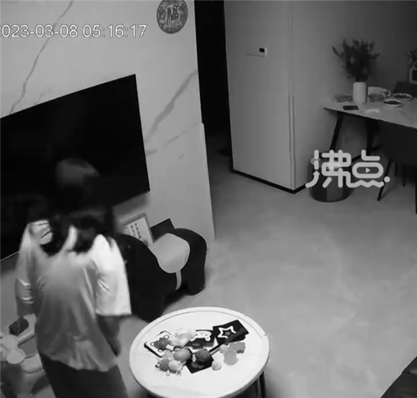 TCL客服回应电视夜间突然大声预警:不是故障 地震预警功能