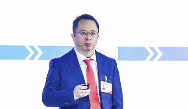 周鸿祎现场演示360 AI“翻车”:答案不满意 就像个孩子