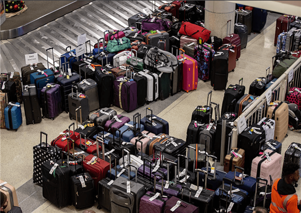 美国航空公司每年丢失200万个行李箱 一商店打折卖无人认领行