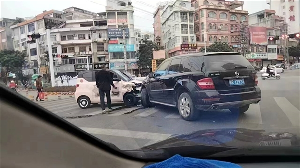 遇强则强?宏光MINIEV怼上奔驰ML:结果大跌眼镜
