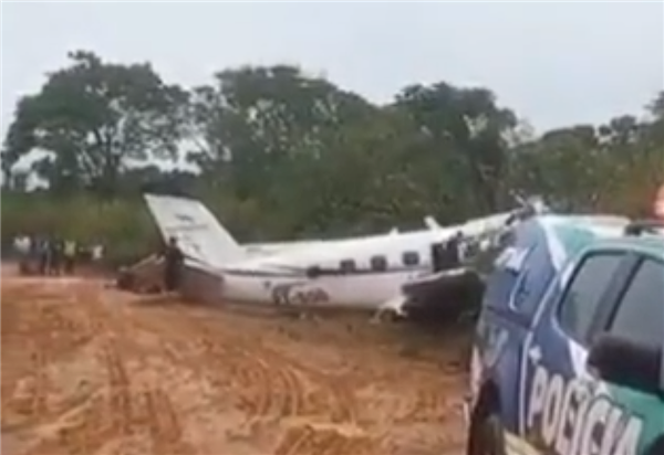 冒雨送乘客钓鱼 一飞机在巴西亚马孙坠毁致：机上14人全部死亡