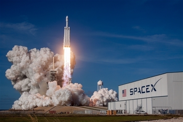 SpaceX将助力私营航天器首次登月：“奥德修斯”号情人节奔