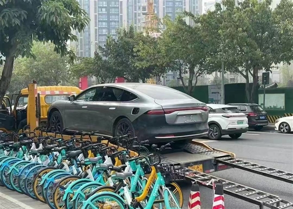 形似小鹏P7 网传小米汽车曝光?实为大运旗下、曾“溜”出展台