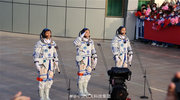 神舟十六号即将发射!三位航天员亮相出征仪式:要出差半年