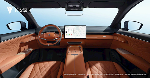 长安深蓝全新中型SUV S7亮相:仪表盘“消失”