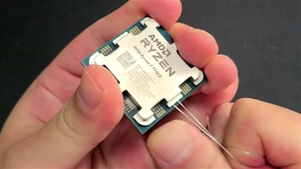 AMD锐龙7000开盖新招:牙线+熨斗 1分钟搞定