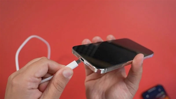 iPhone 15系列四款机模上手:全系USB-C 接口、标配灵动岛