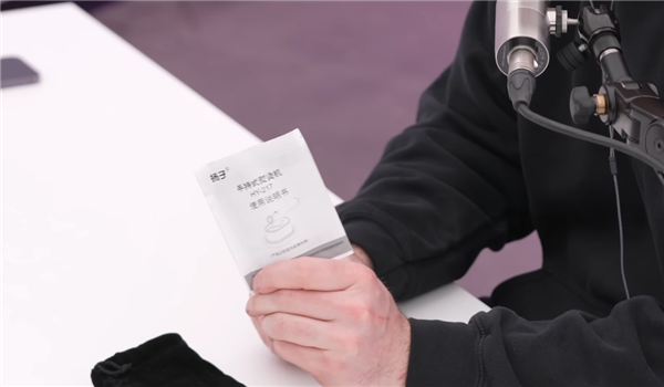 iPhone 15 Pro Max机模上手:1.57mm超窄边框、Type-C接口