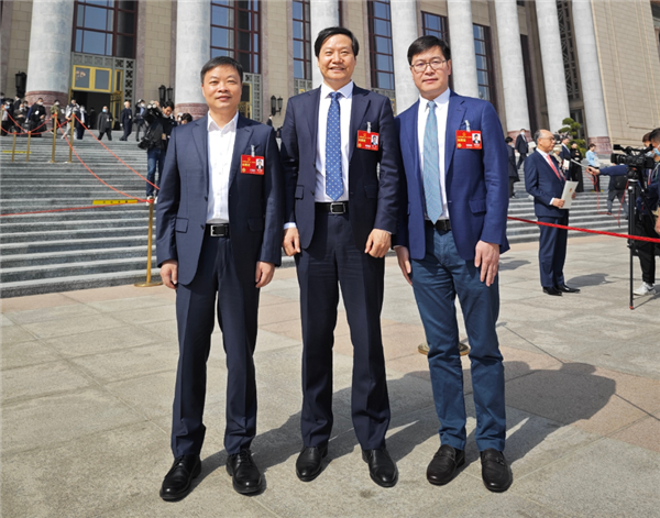 科技行业代表！何小鹏晒与雷军合影：曾称他是自己导师、大哥