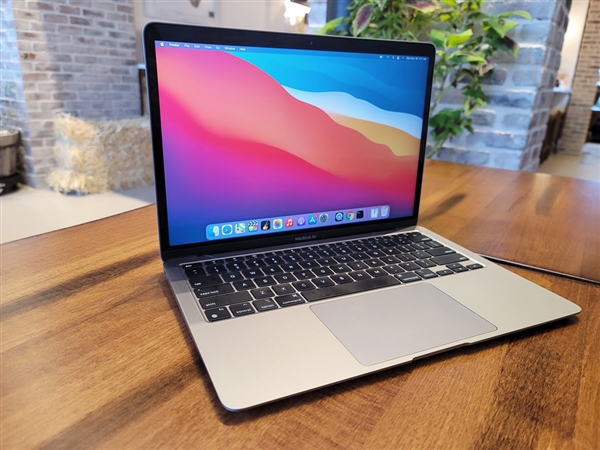 告别LCD!新款MacBook Air升级OLED:苹果史上最强Air