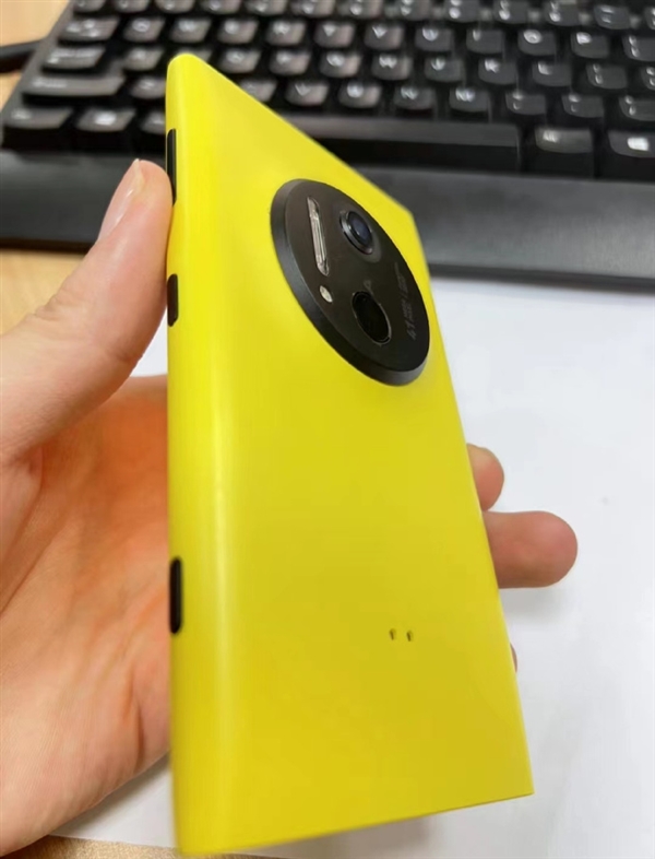 网友将iPhone魔改成诺基亚:A15处理器+双电芯电池