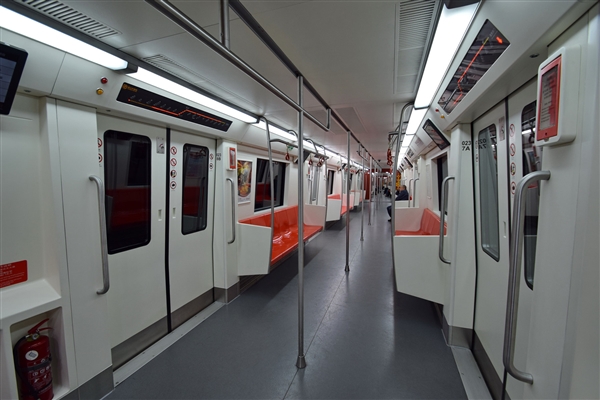 上海地铁回应建议设女性车厢：条件不成熟、影响运营安全