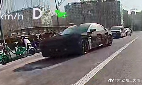 雷军押上全部声誉造！小米汽车谍照首曝光：轿跑设计、售价或超30万