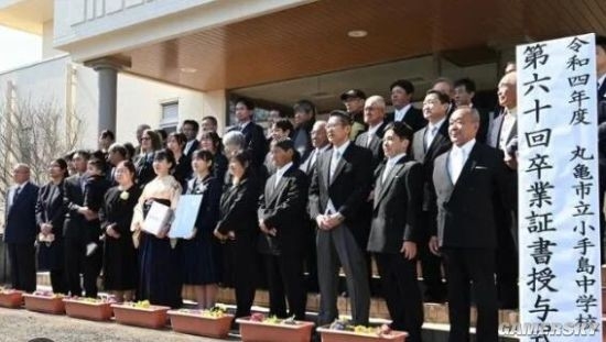 人口连续12年减少:日本一小岛唯一的学生毕业了 当地学校也将关停