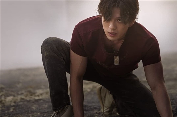 4月28日上映!《圣斗士星矢》真人电影新剧照:特效帅气